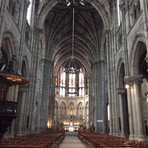 Quand une église devient bureau : renaissance d’un lieu sacré